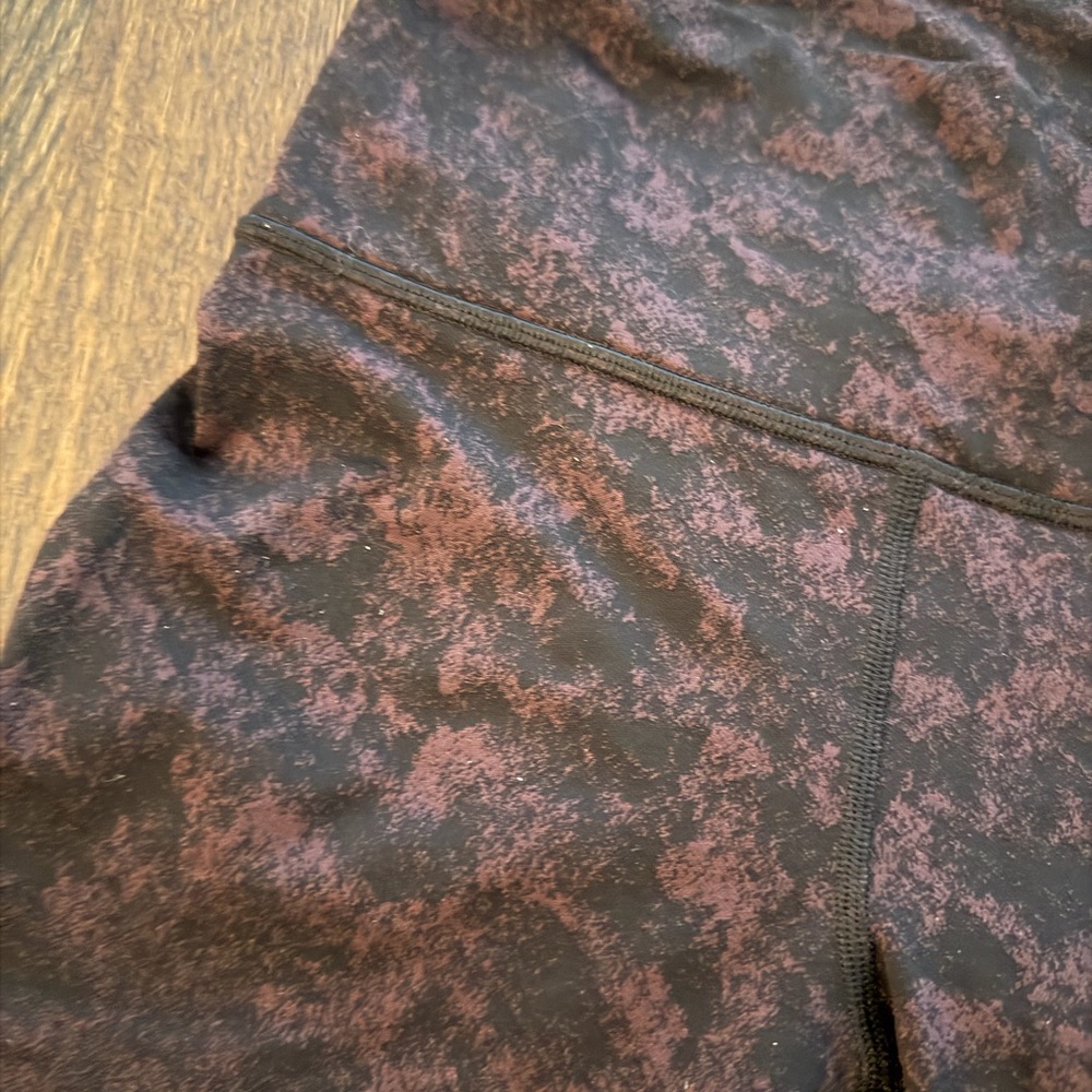 Lululemon Athletica Black and Pink Patterned Leggings - Picture 2 of 3